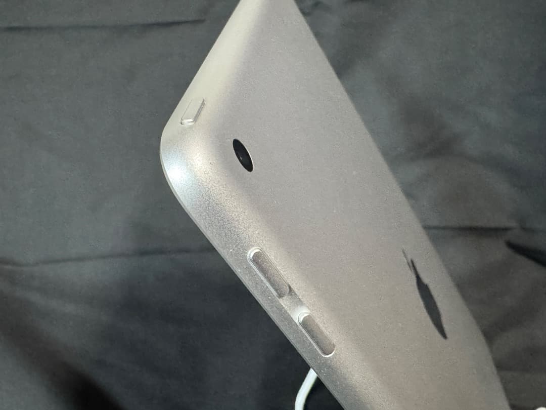 美品 iPad 第6世代 wifiモデル MR7G2J/A A1893