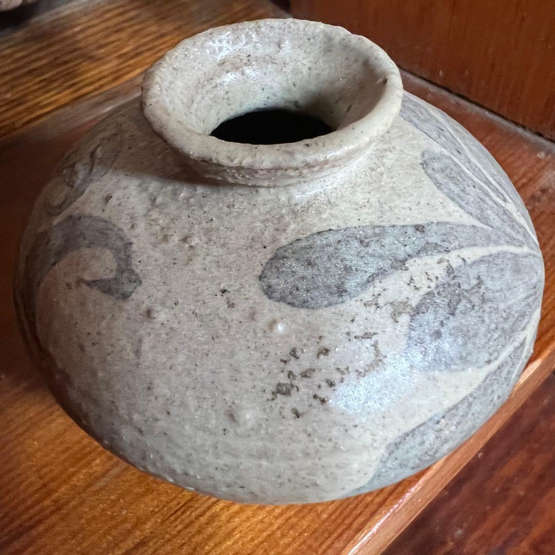高麗 青磁 鉄砂 唐草模様 小さい花器 一輪挿し
