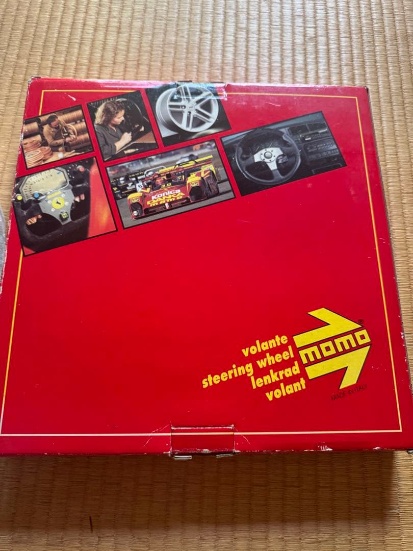 箱付き！MOMO RACE ステアリング　35パイ