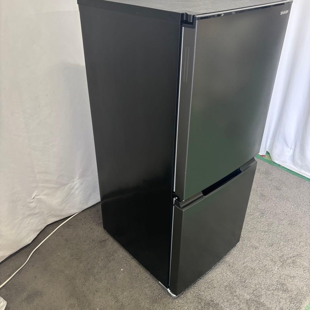 1❤️　冷蔵庫　SHARP　一人暮らし　小型　綺麗　黒　中古　安い　設置無料