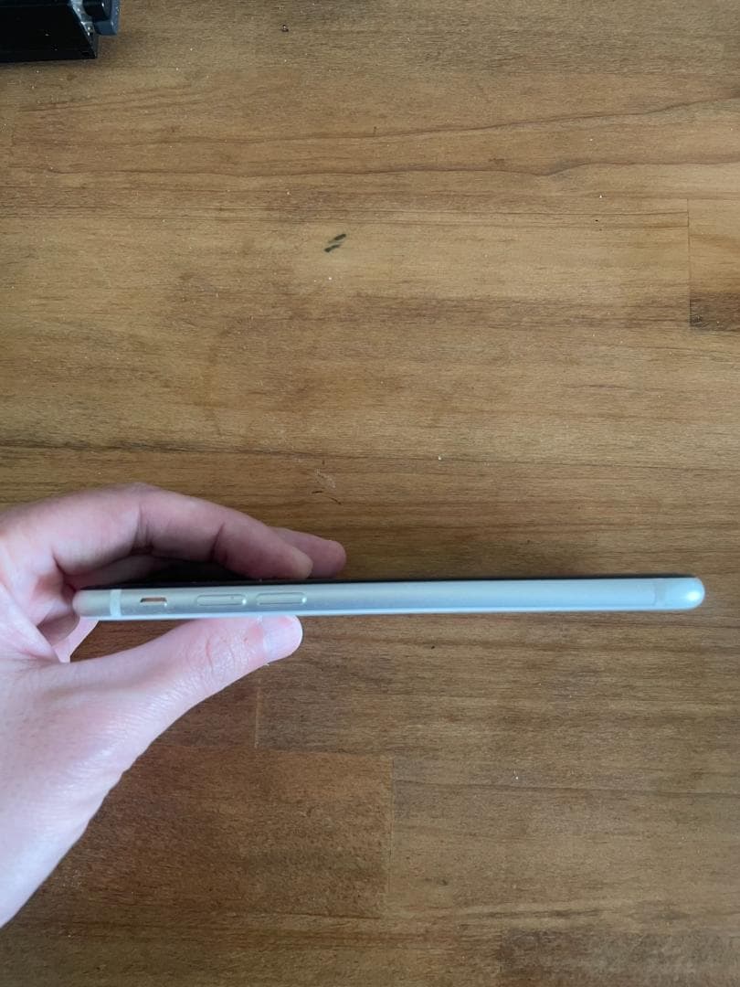 iPhone SE 第二世代 64GB ホワイト SIMフリー