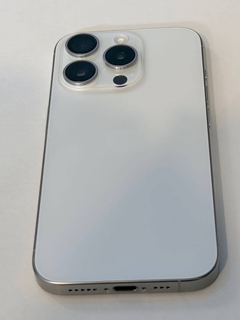 Apple iPhone １５Pro ホワイト本体５１２GB