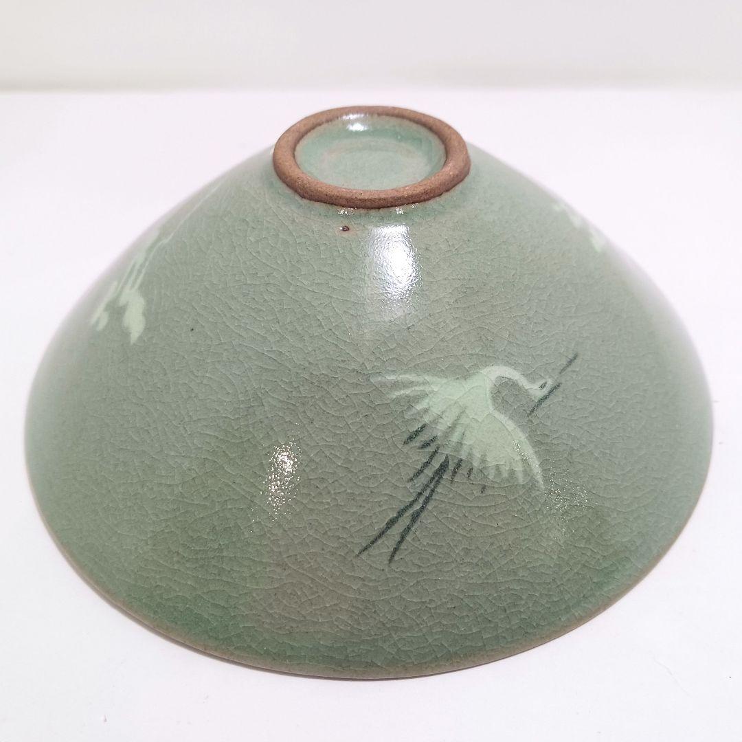 Y3122-94 青磁 雲鶴文 平茶碗 木箱付き