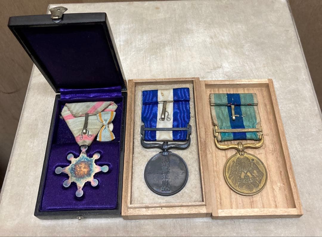 3点セット勲七等瑞宝章 徽章 旧日本軍大正三四年戦役従軍記章 明治三十七八年勲章