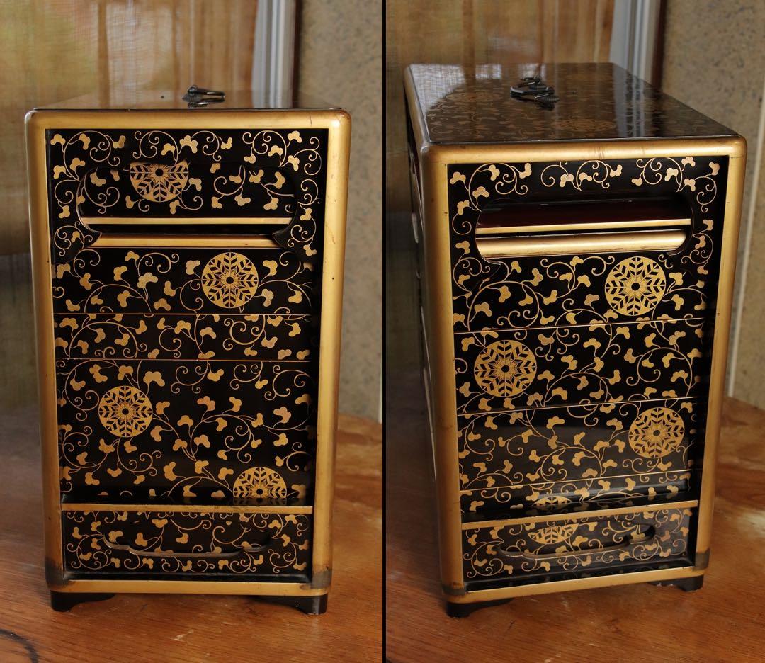 井上鷹の羽家紋　野弁当一式　時代漆芸　漆塗　金蒔絵　唐草　木製　提重