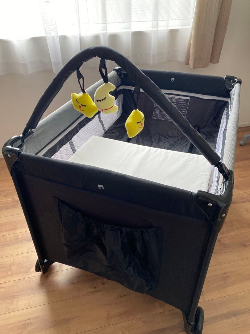 カトージ　ベビーベッド　マット、防水パッド付き