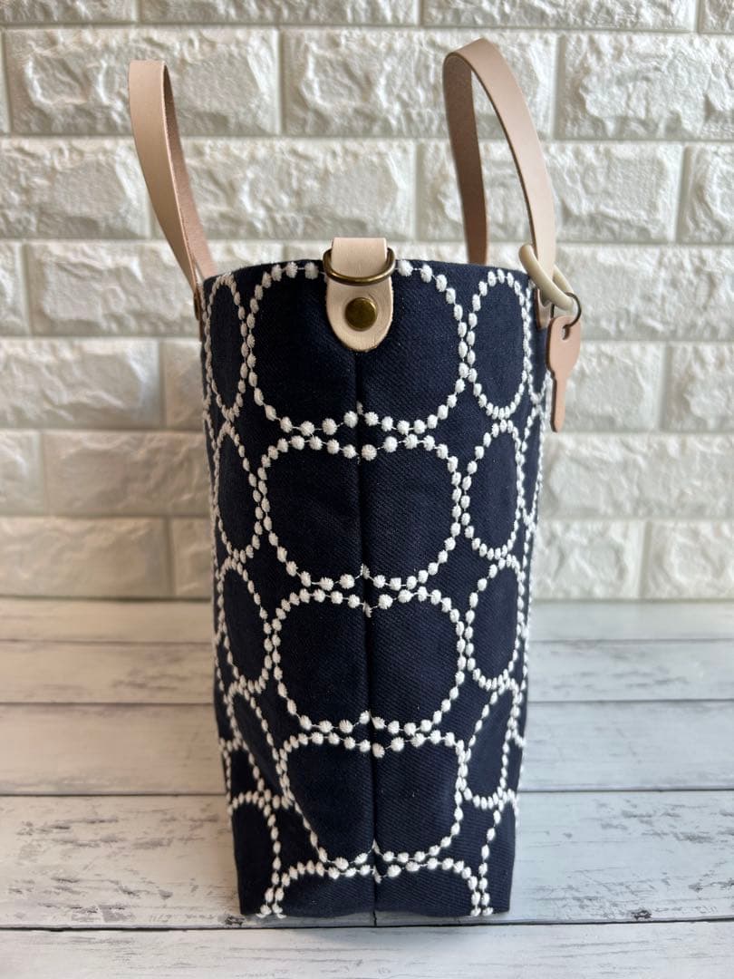 【905】ミナペルホネンタンバリンネイビー　トートバッグ　持ち手ヌメ革製