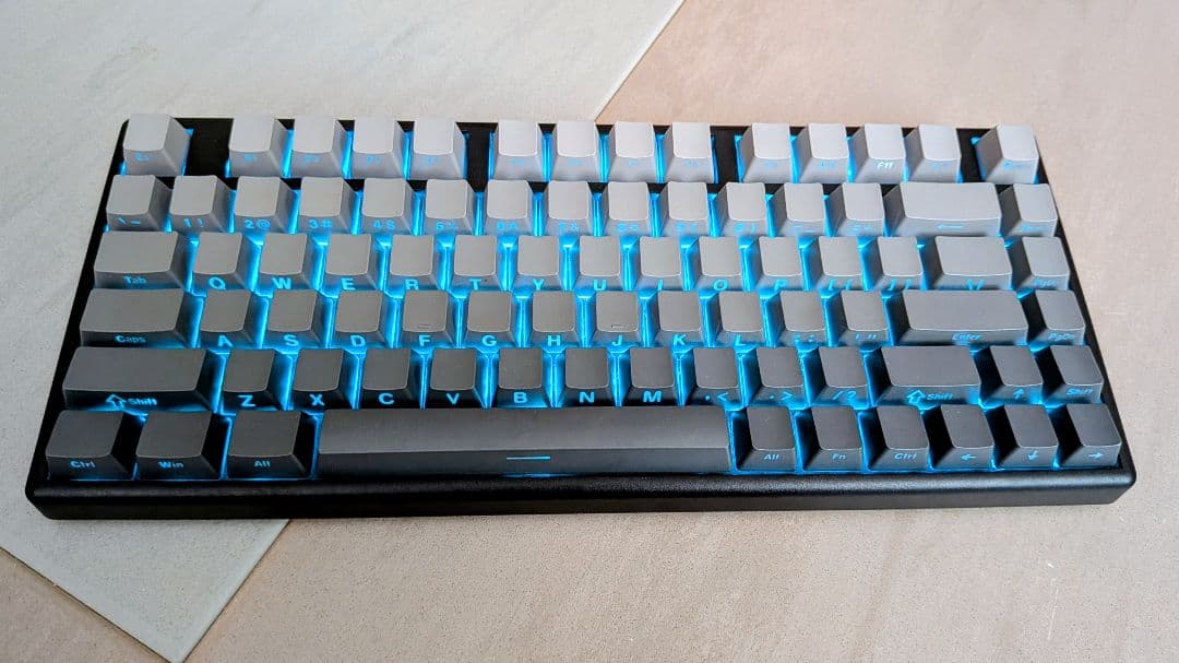 Niz micro82 RGB 無線モデル（キーキャップ交換済み）