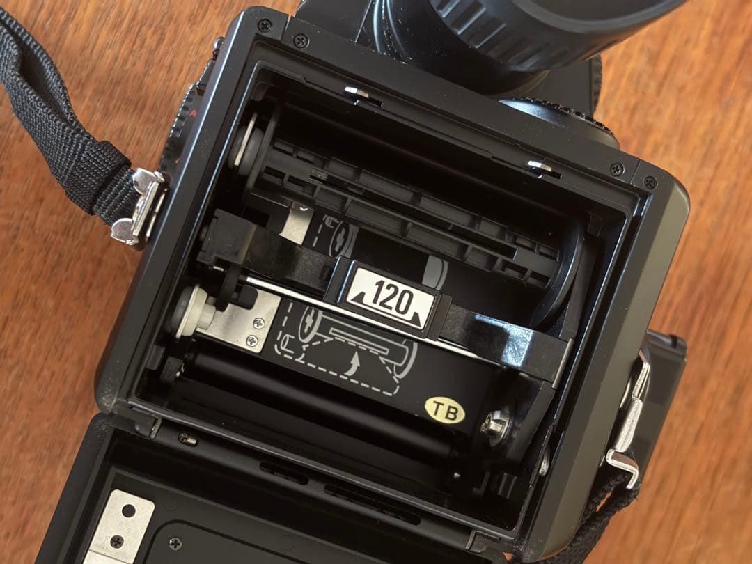 Mamiya 645E 中判カメラ　ストラップ＆予備フォルダー付