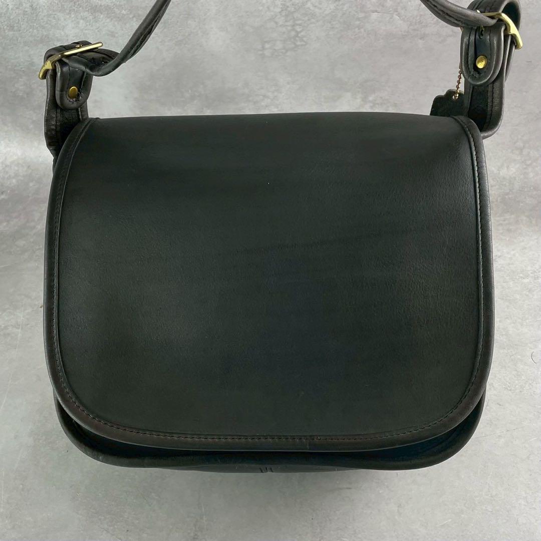 オールドコーチ　ショルダーバッグ　クロスボディ　フラップトップ　レザー　黒系