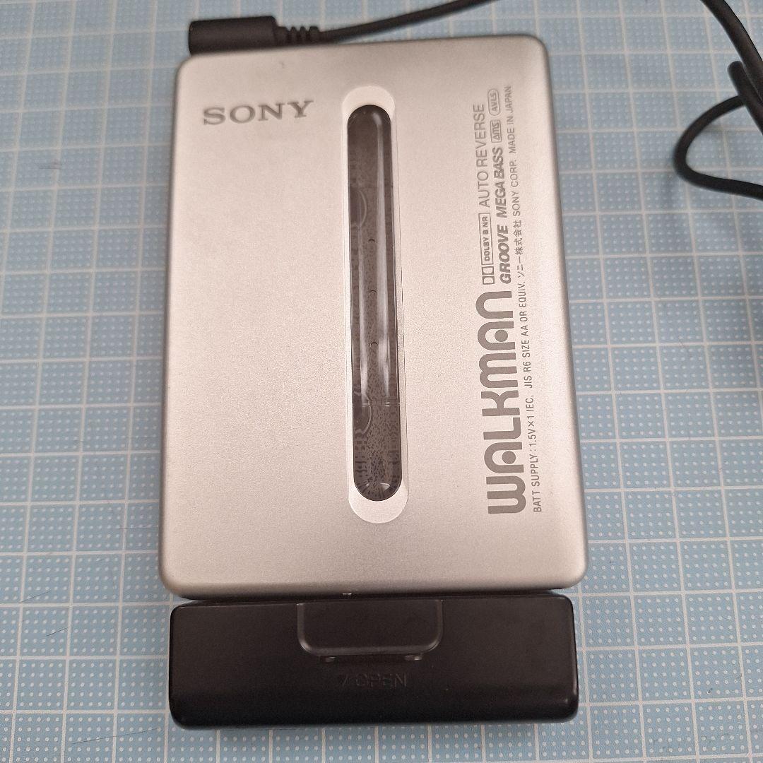 JUNK　SONY　ソニー　カセットウォークマン　 イヤホン2本　テープおまけ