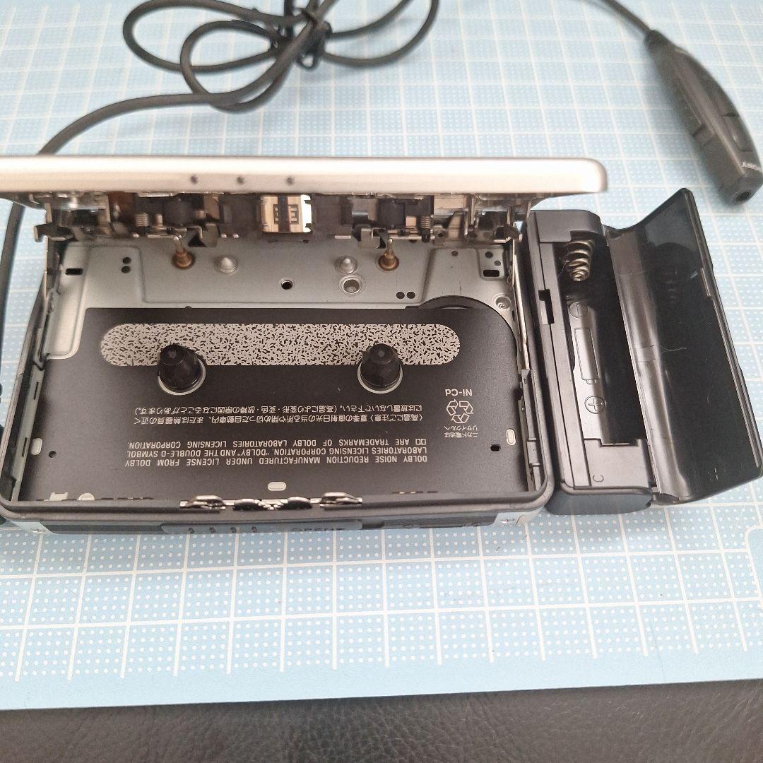 JUNK　SONY　ソニー　カセットウォークマン　 イヤホン2本　テープおまけ