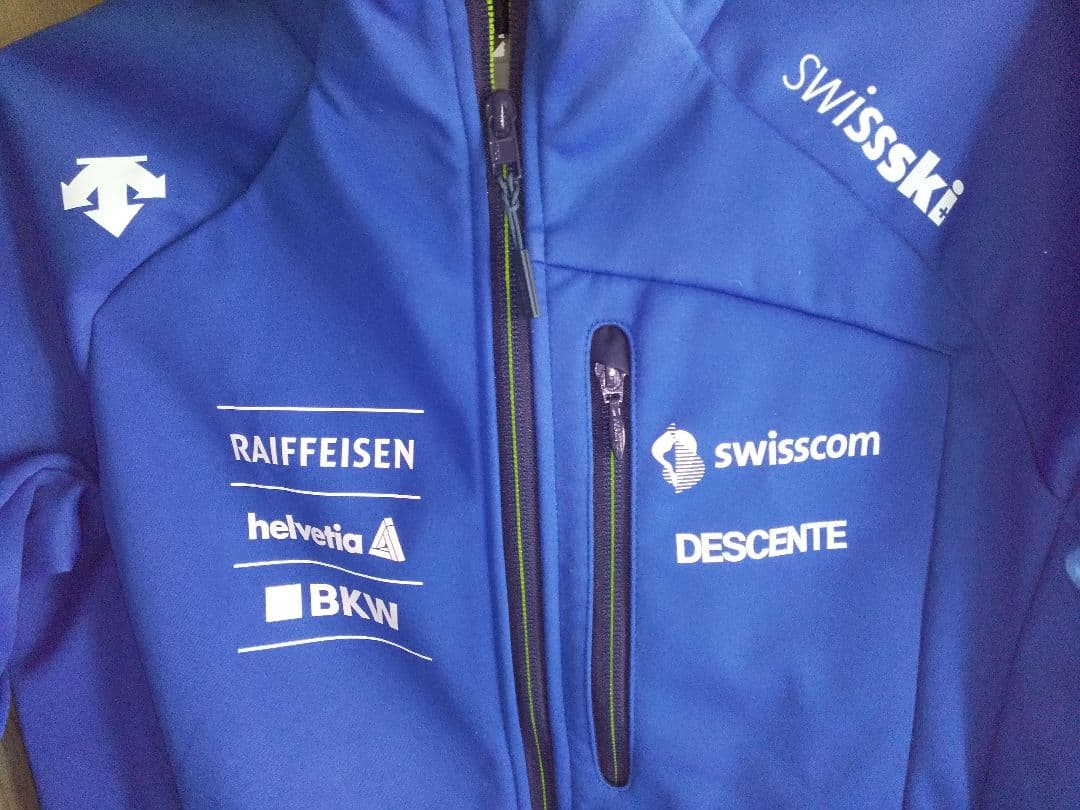 「ほぼ新古品 」DESCENTE JETBARRIER JACKET  S