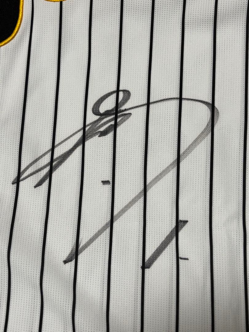 阪神タイガース 森下翔太選手直筆サイン入りユニフォーム　値下げ不可‼️