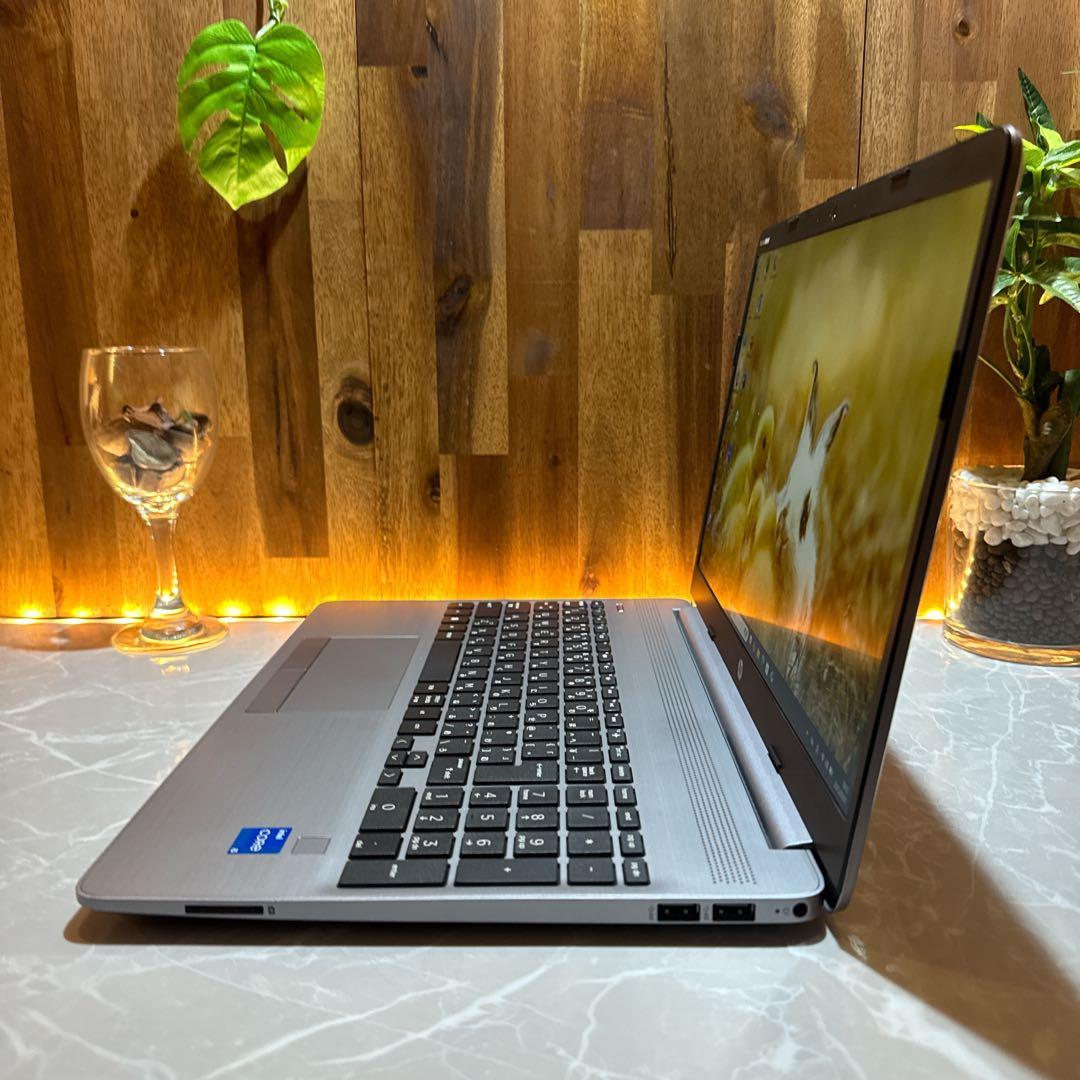 極美品‼️HP 250 G9☘2024年製☘️SSD256GB☘ノートパソコン