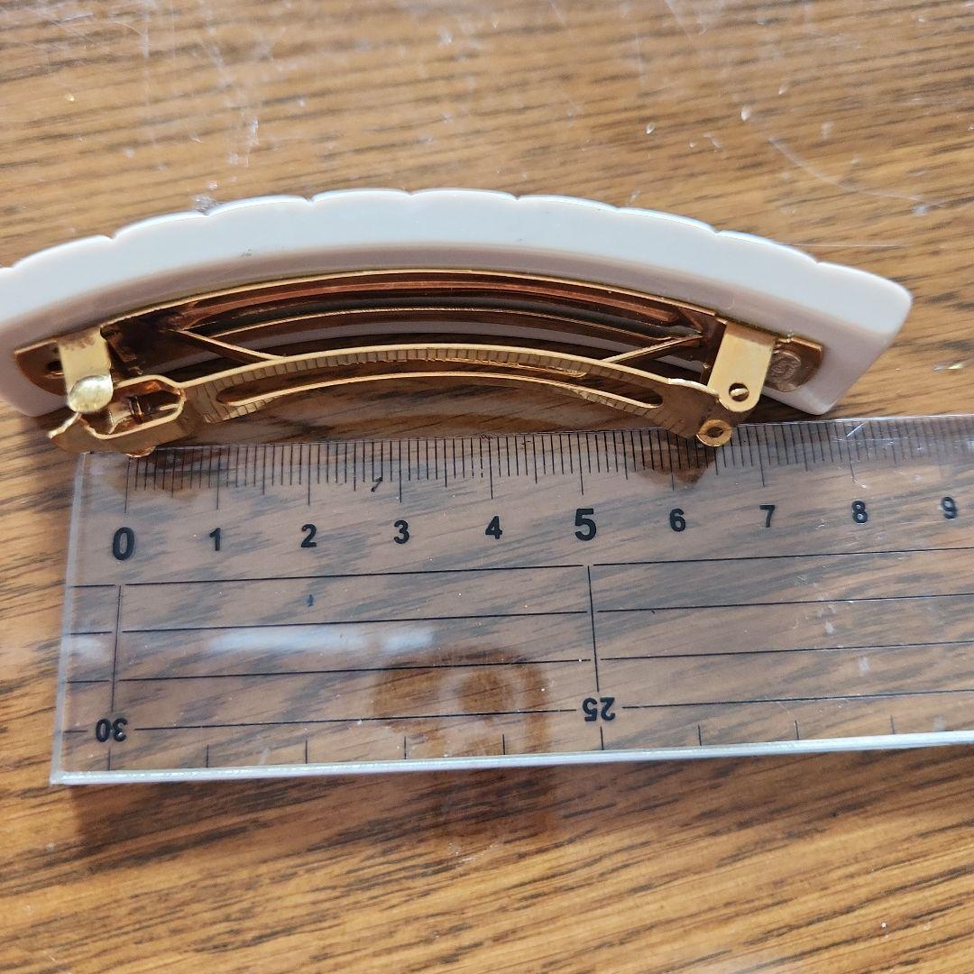 CHANEL チョコバーアイボリー バレッタココマーク入り