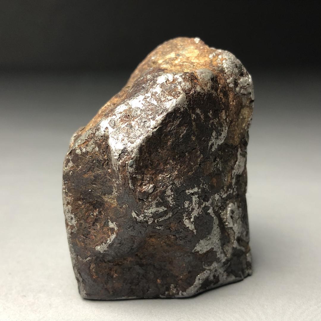 アルタイ隕石　 鉄隕石　エンドカット　高品質　原石 　重さ約278ｇ