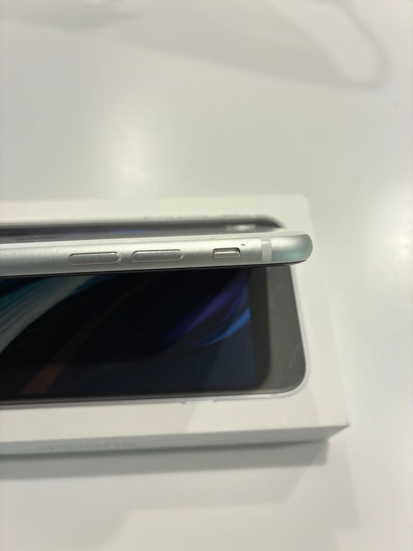 Apple iPhone SE 第2世代 ホワイト 64GB 本体