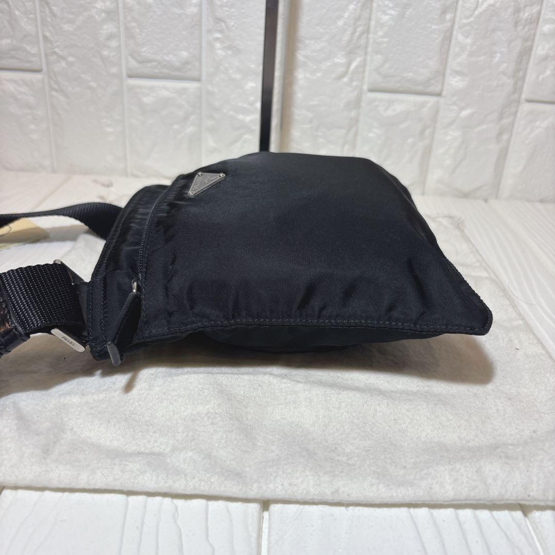 【美品】 PRADA 三角ロゴ ナイロン ショルダーバッグ サコッシュ ブラック