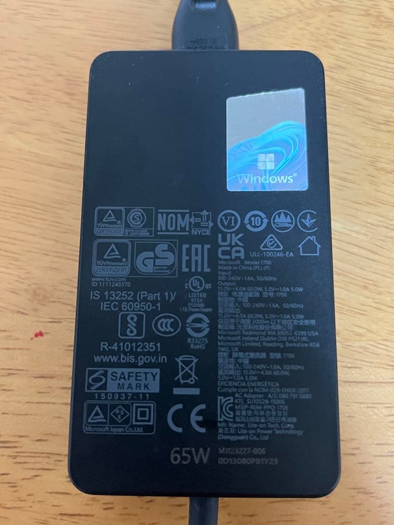 超美品Surface Pro8 1983 本体 + 純正ペン&キーボード