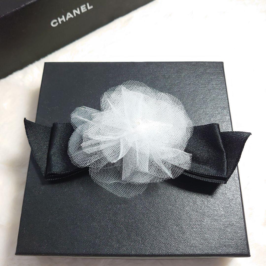 シャネル　コサージュ　リボン　ブローチ　白レース＆黒サテンリボン　メッシュ