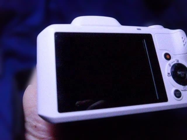 美品完動品。単三電池使用コンデジ　フジ FinePix S8650 ホワイト