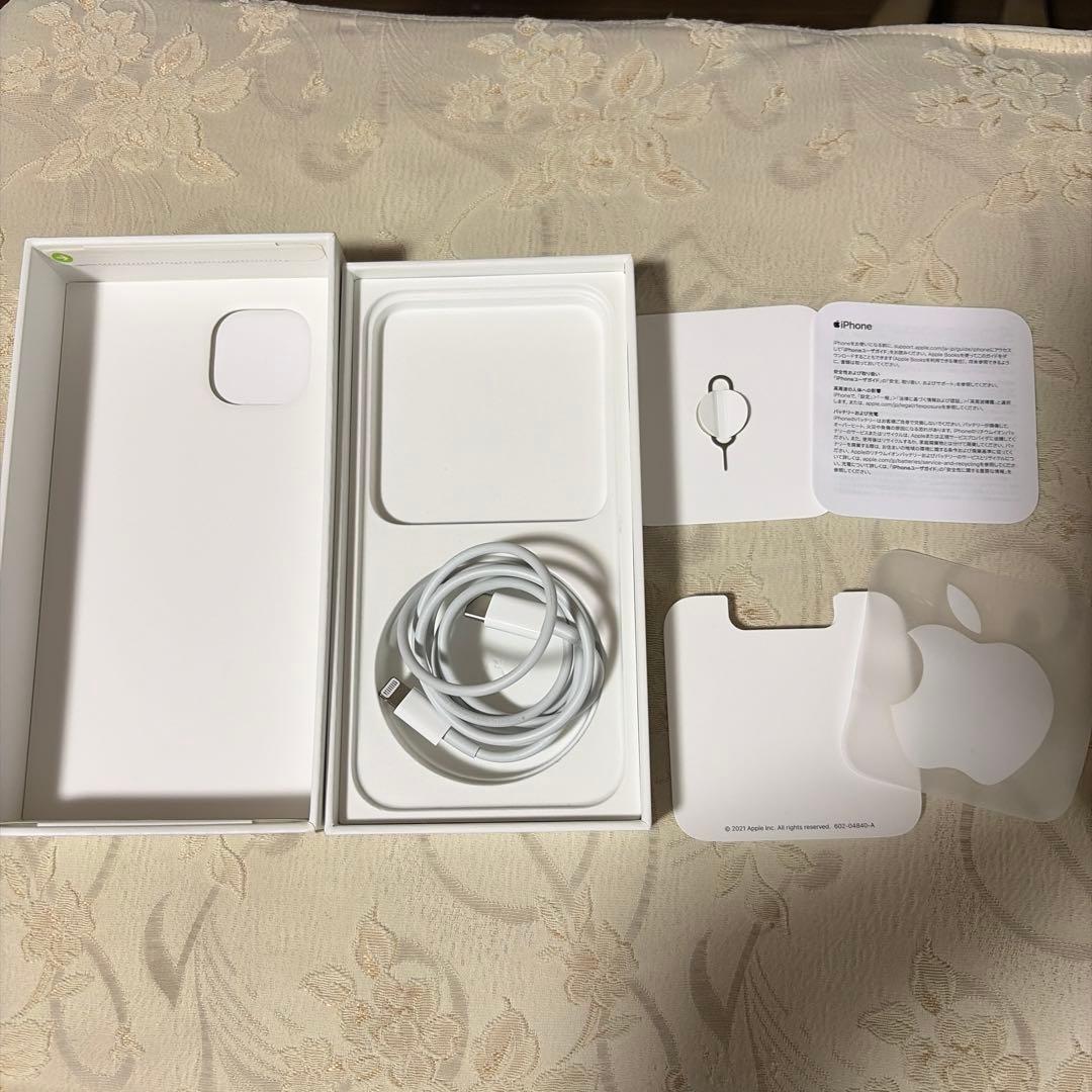 Apple iPhone 13 256GB スターライト