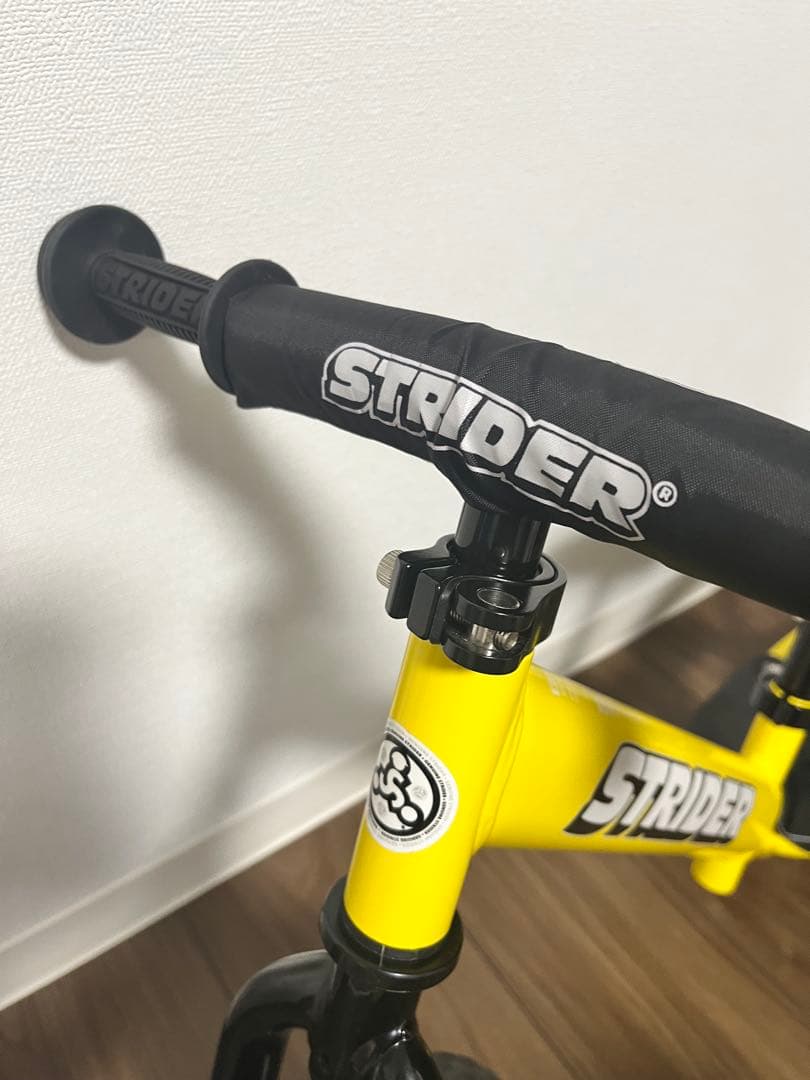 ストライダー　12インチ　ストライダー　黄色