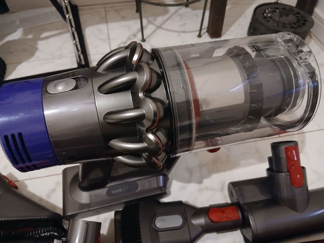 く*ら様 Dyson V10 Fluffy+ 本体一式 付属品多数 動作確認済