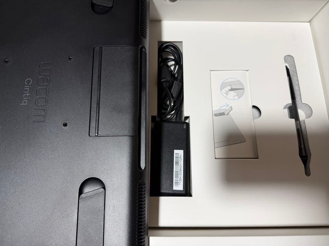 【週末価格】ワコム Cintiq 16 DTK1660K1D 【液晶タブレット】