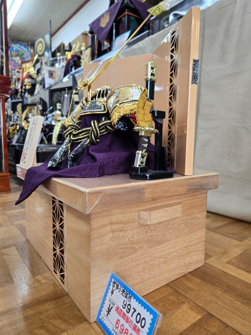 しほり【展示品限り】五月人形　兜　上杉謙信　収納飾り　※閉店セール　S3