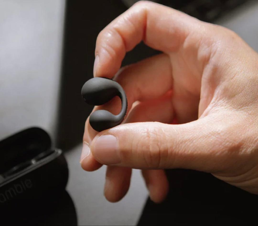 ambie イヤホン 新品未使用 ケース付き