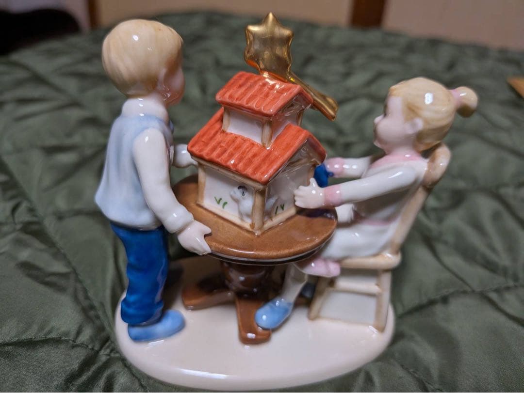 ロイヤルコペンハーゲン　雪だるまと子供たちの陶器フィギュア