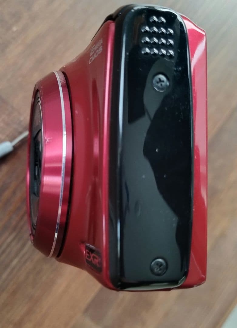 Fujifilm FinePix F550EXR レッド