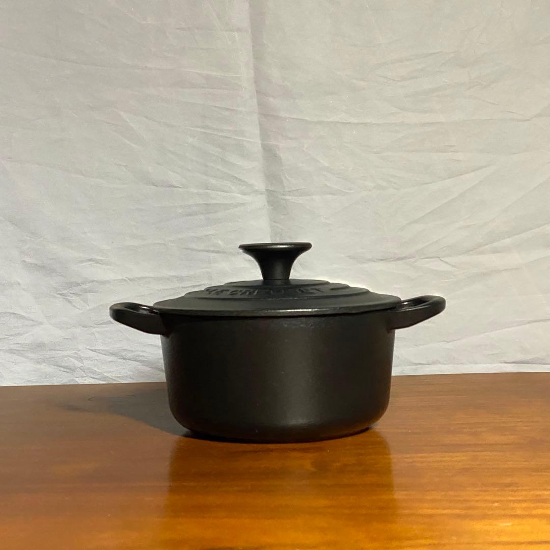 ル クルーゼ　両手鍋 ココット・ロ ンド 14 マットブラック 黒