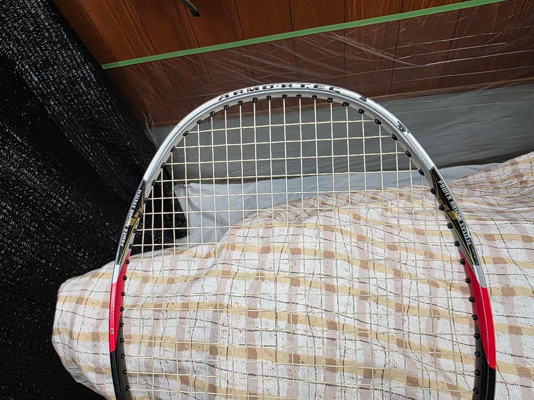 ヨネックス（YONEX）のバドミントンラケット アーマーテック700です。﻿
