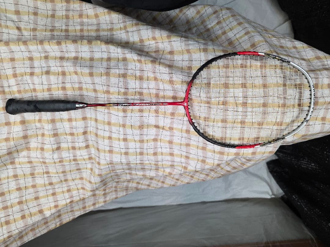 ヨネックス（YONEX）のバドミントンラケット アーマーテック700です。﻿