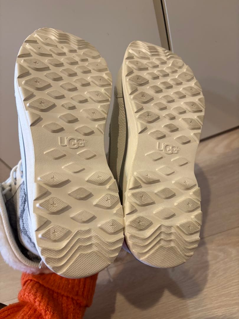 UGG ホワイト スノーレースアップブーツ USサイズ8(約25cm)