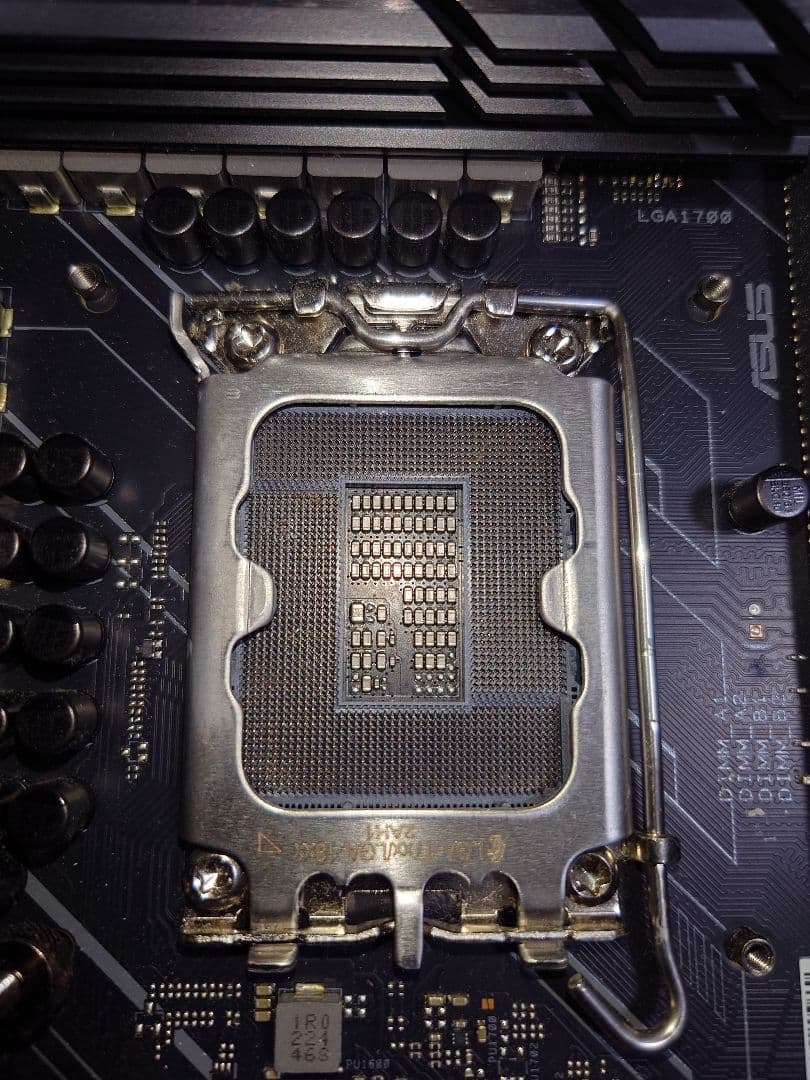 ASUS TUF GAMING Z690-PLUS D4 マザーボード　アダプタ