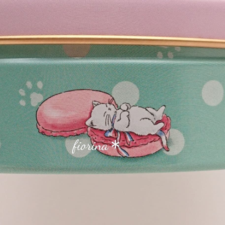 ダロワイヨ　ジョセフィーニャ　マカロンケース　空き缶　猫　ネコ　白猫　ゆめかわ