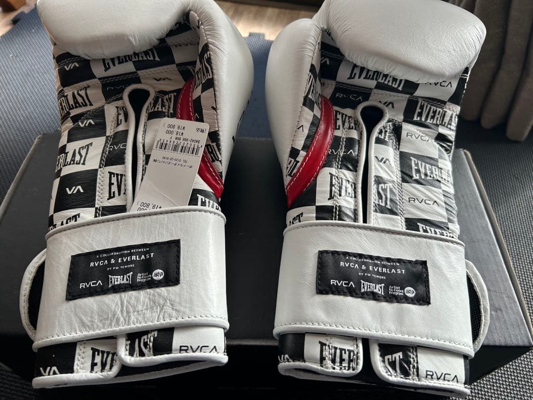 【新品・激レア】RVCA × EVERLAST コラボ ボクシンググローブ完売品
