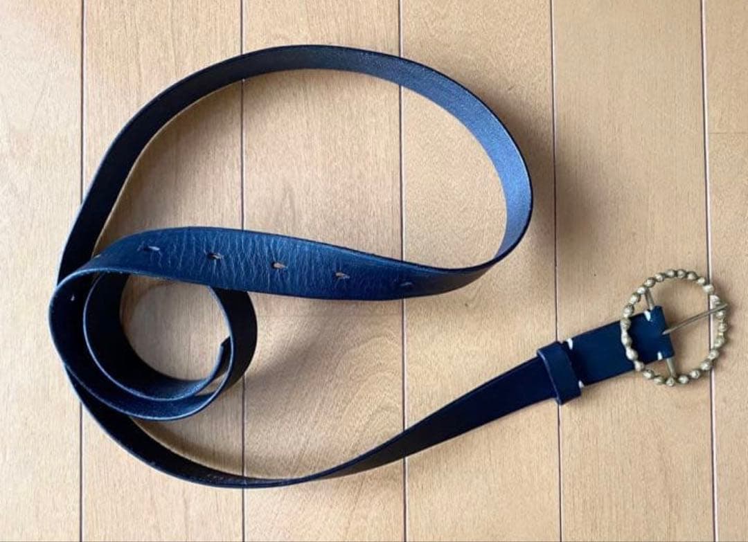 ミナペルホネン タンバリン ベルト minaperhonen 真鍮 ネイビー