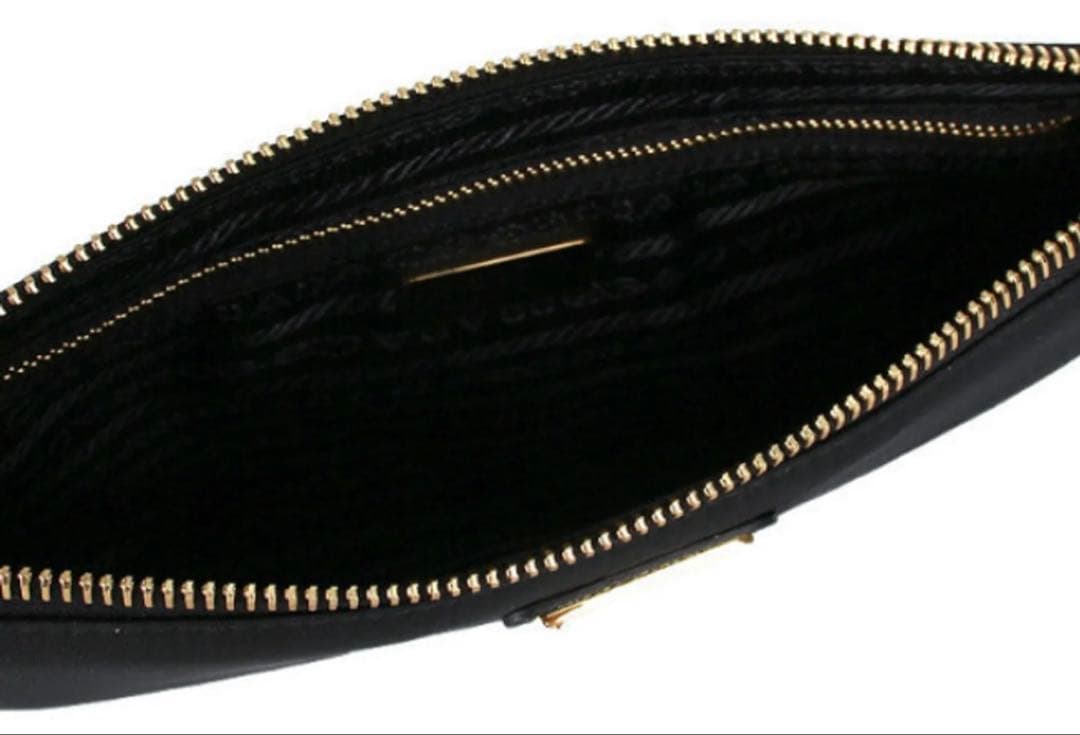 プラダ ショルダーバッグ　ナイロン　梨花さん愛用