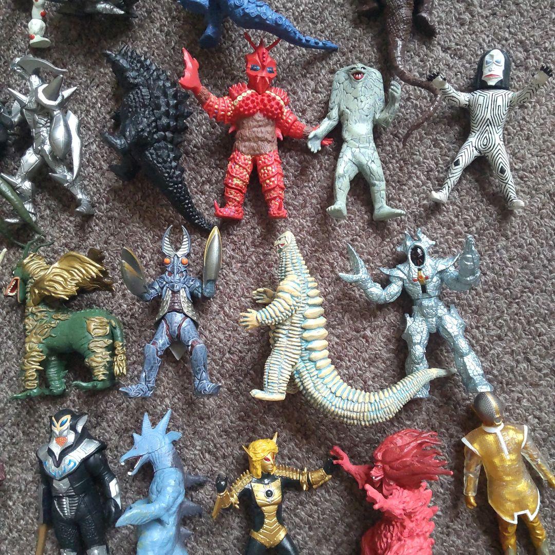 d*2様 ウルトラマンシリーズ 怪獣フィギュア 82体