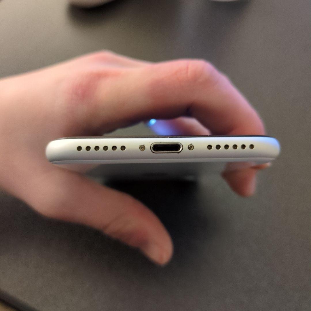 【中古品】iPhone SE2 64GB 本体 バッテリー容量83%