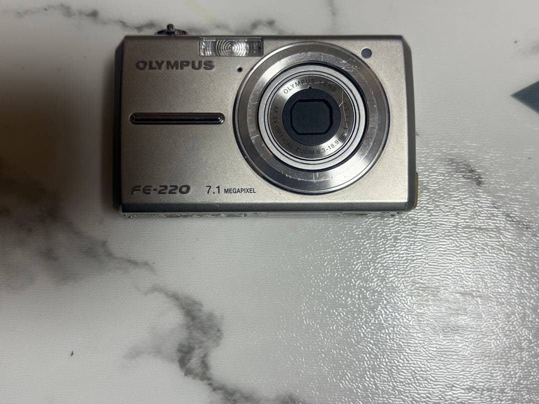 N*o様 CASIO EXILIM EX-ZR100デジタルカメラEX-Z200