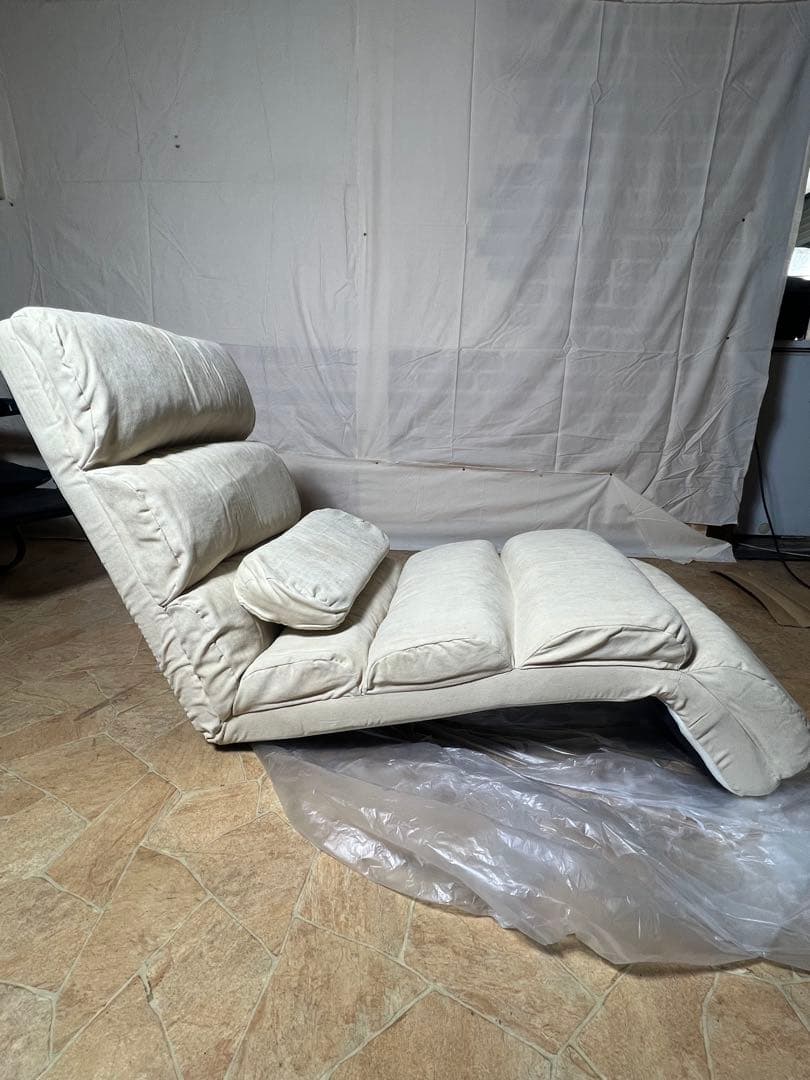 クリーム色 リクライニングソファ クッション付き