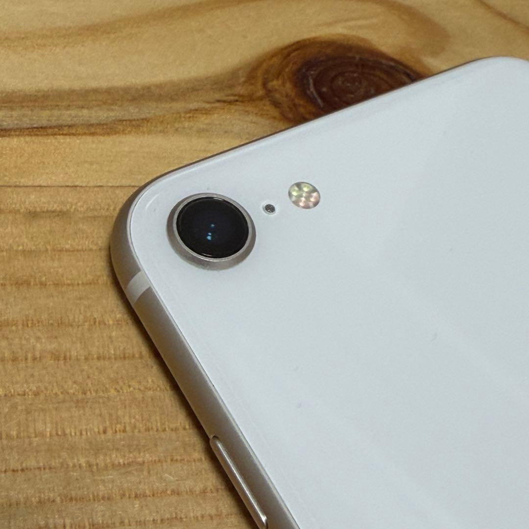 Q*e様 バッテリー新品　iPhoneSE第3世代64GB SIMフリー　美品