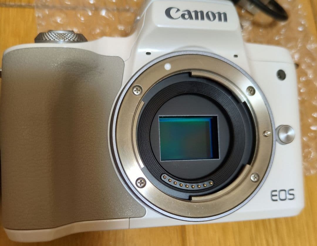 Canon EOS Kiss M ホワイト レンズ2本付き