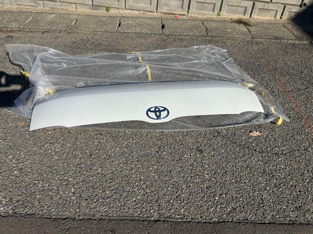 トヨタ 200系　ダークプライム　標準ボンネット